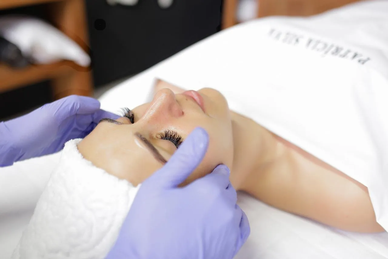 Sessão de Miracle Face — técnica de lifting facial natural